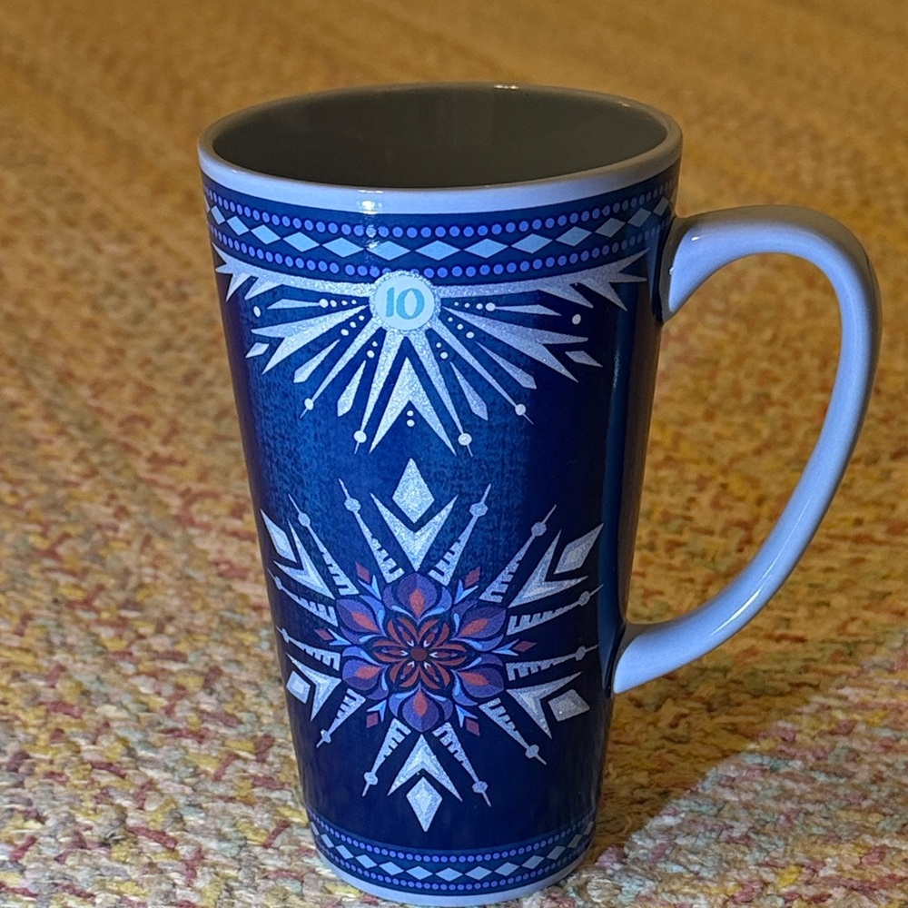 Disney Store - Frozen 10 year anniversary Mug (16oz) featuring Elsa - Picture 9 of 10